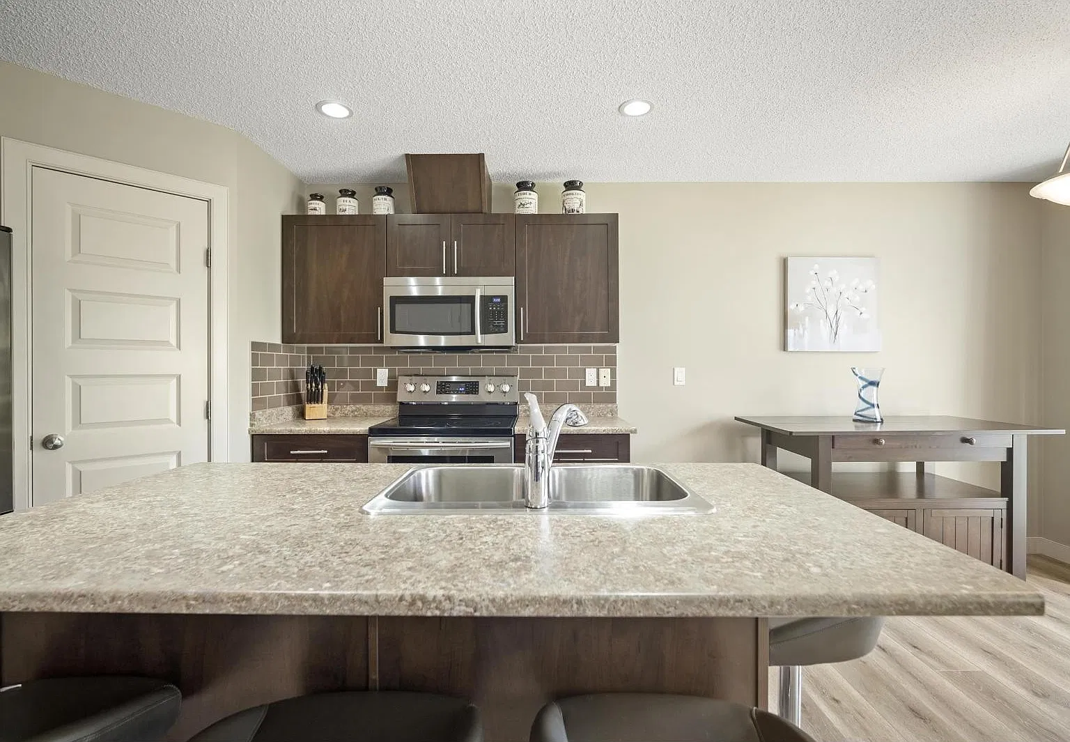 2 bed, 1500 sqft, $1,900 — Photo 3