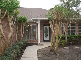 902 Coe Rd, Pinehurst, TX 77362