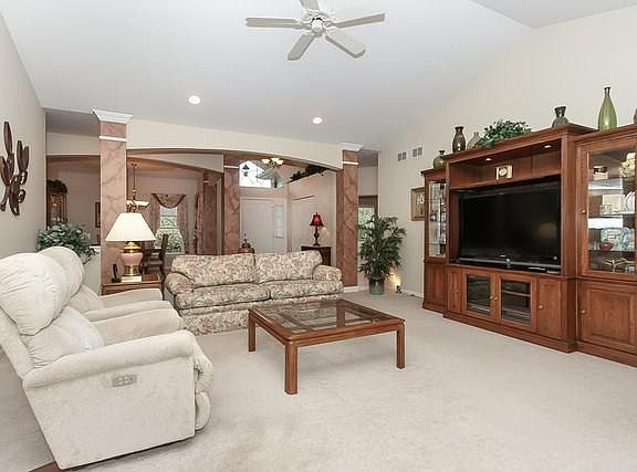 4th image of 70 Glenbrook Cir