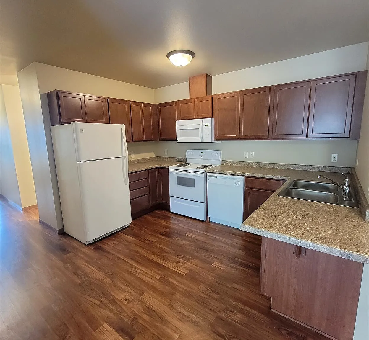 3 bed, $1,310 — Photo 3