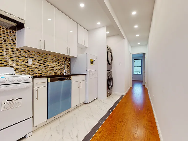 1413 2nd Ave #4 — Photo 8