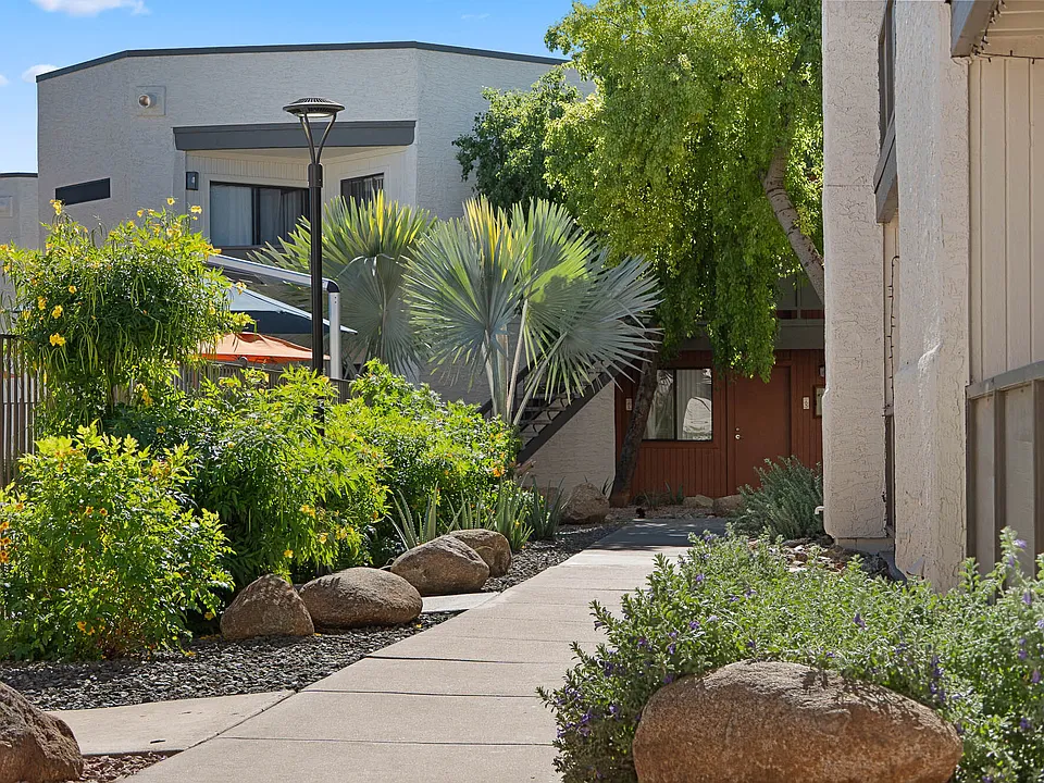 Genoa Lakes apartments community photo