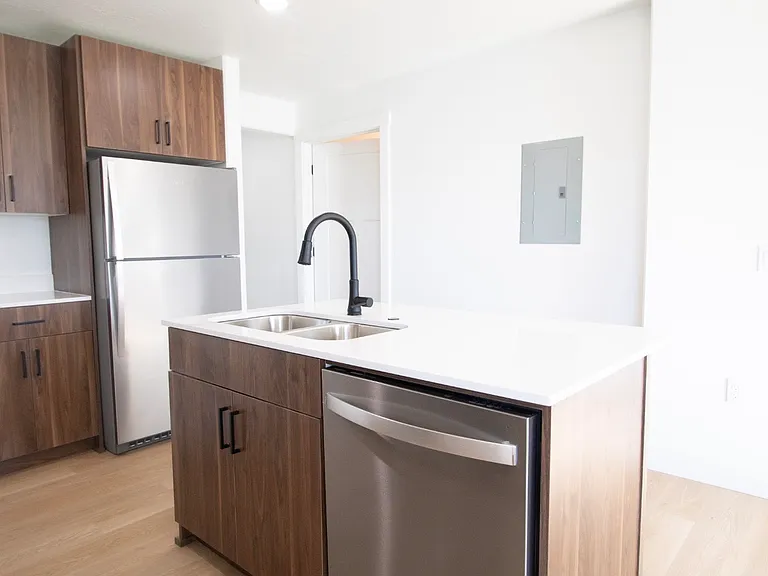950 Valentine Ln #7 — Photo 1