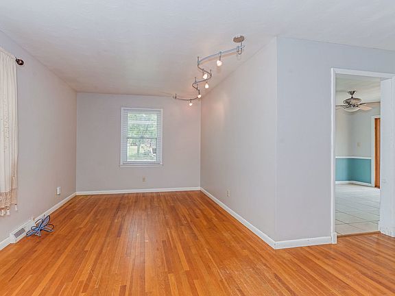 5th image of 606 Bradley Dr