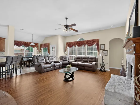 2201 Trickling Creek Dr, Garland, TX 75041