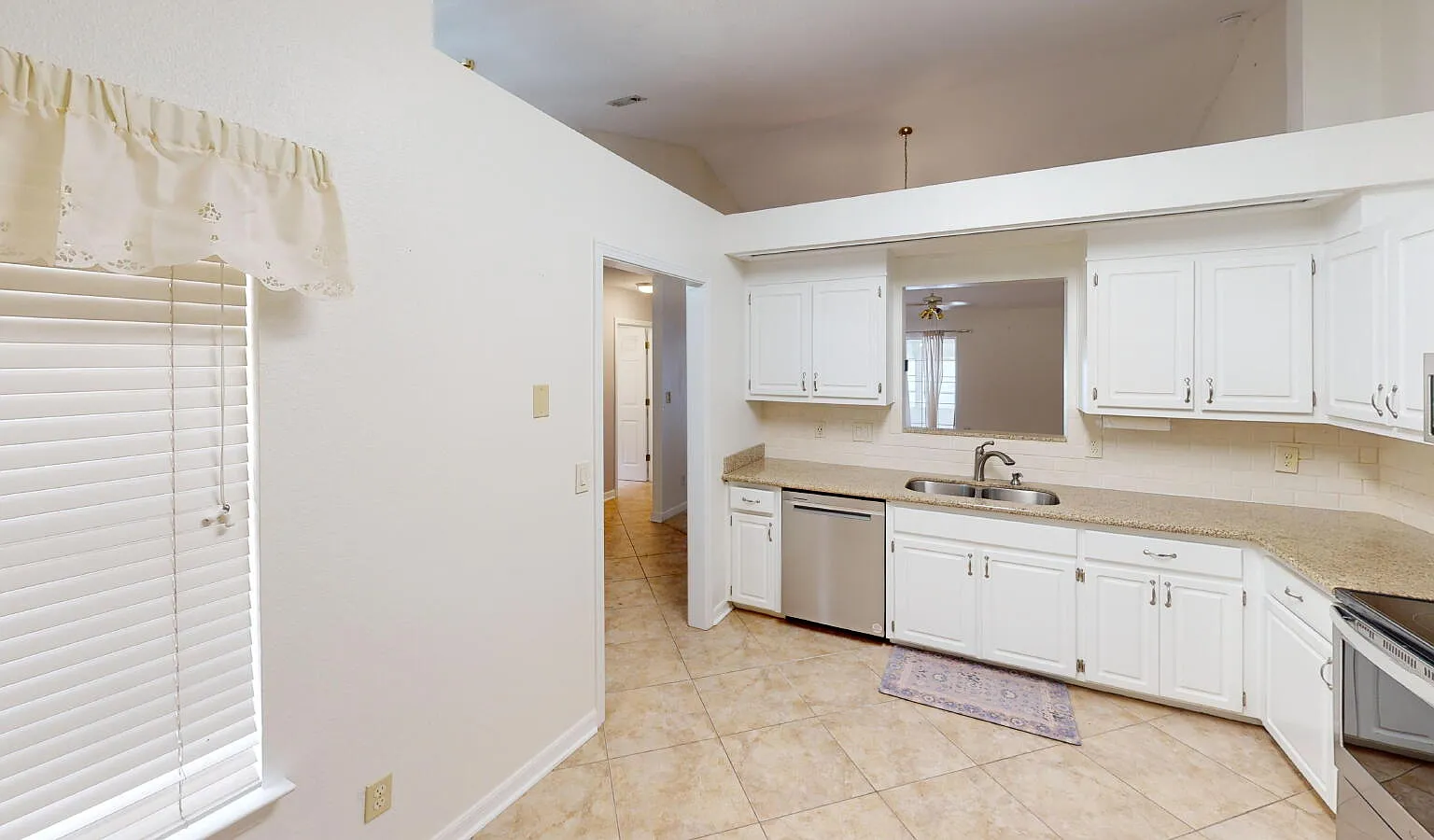 3 bed, 2.0 bath, 1594 sqft, $1,947 — Photo 4