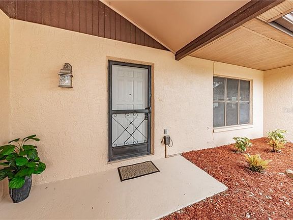 5th image of 1239 Calamondin Dr
