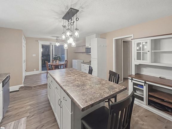 5th image of 605 Ethel Rd