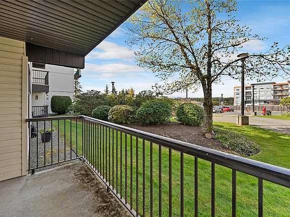 5th image of 585 Dogwood St S #113
