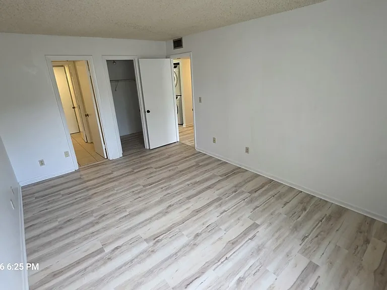 593 Fairways Cir — Photo 13