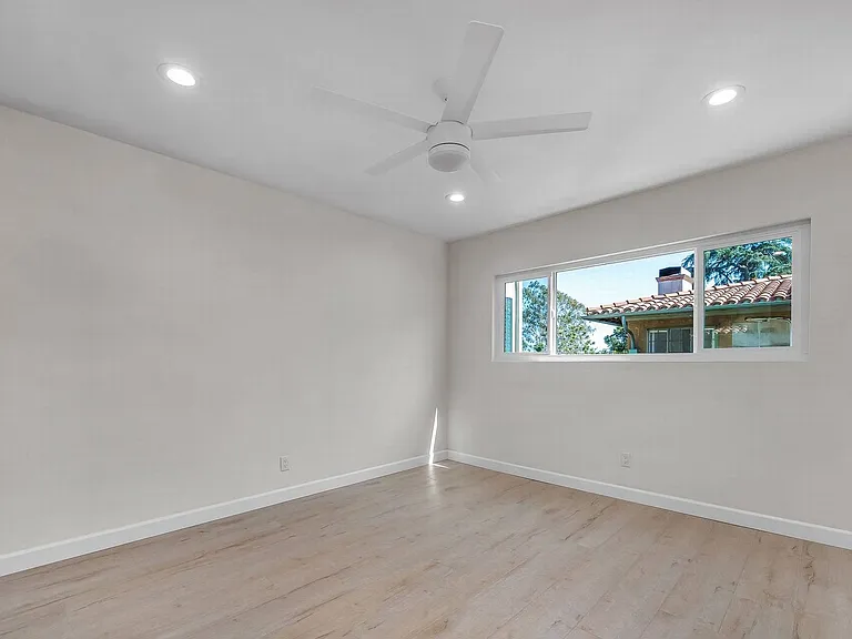 1361 N Laurel Ave #15 — Photo 12