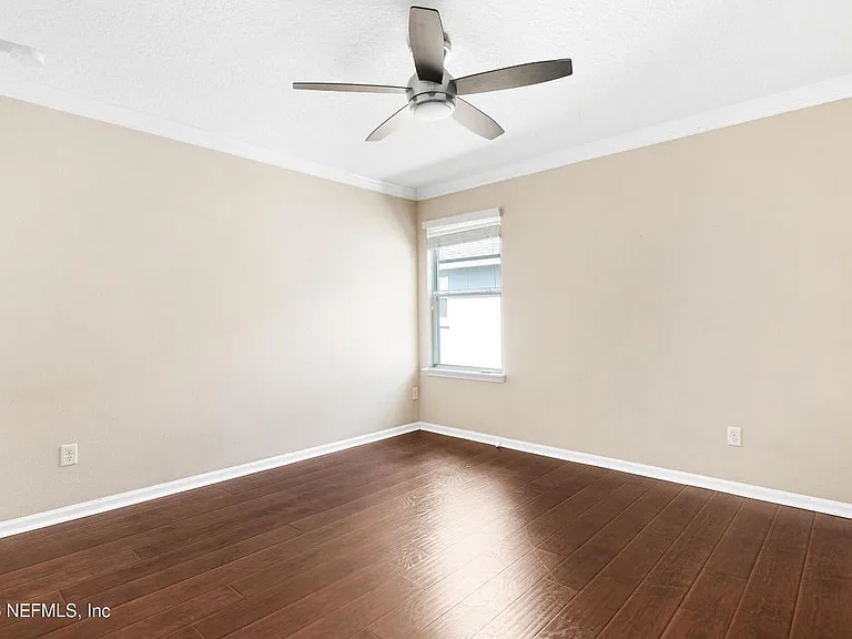 352 Silver Glen Ave — Photo 13