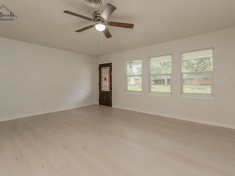 4505 University Ave — Photo 6