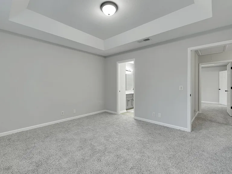 304 Hillside Ct — Photo 12