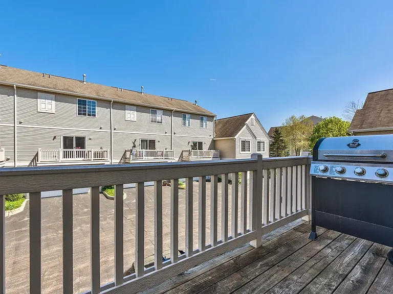 400 Cary Woods Cir — Photo 17