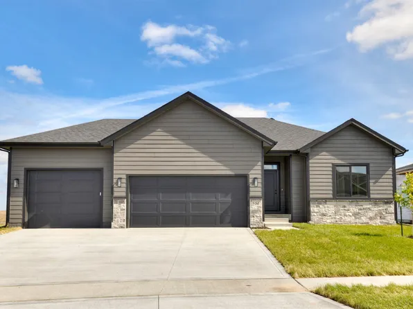 320 13th St NW, Bondurant, IA 50035
