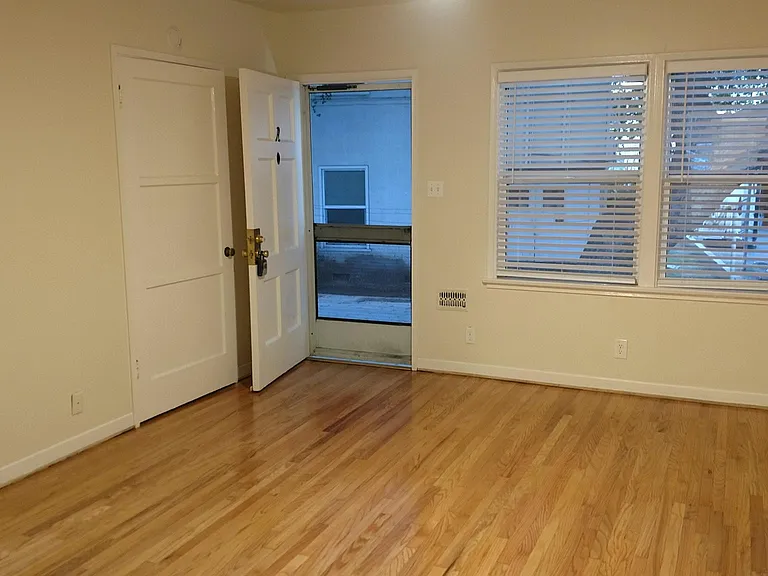 1901 E Chevy Chase Dr #A — Photo 3