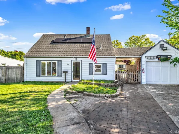 48 Curve Lane, Levittown, NY 11756