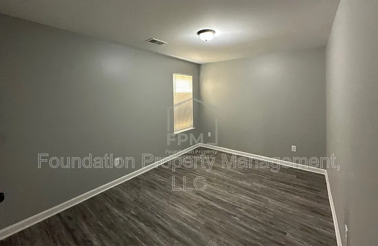 605 Howard Dr — Photo 8