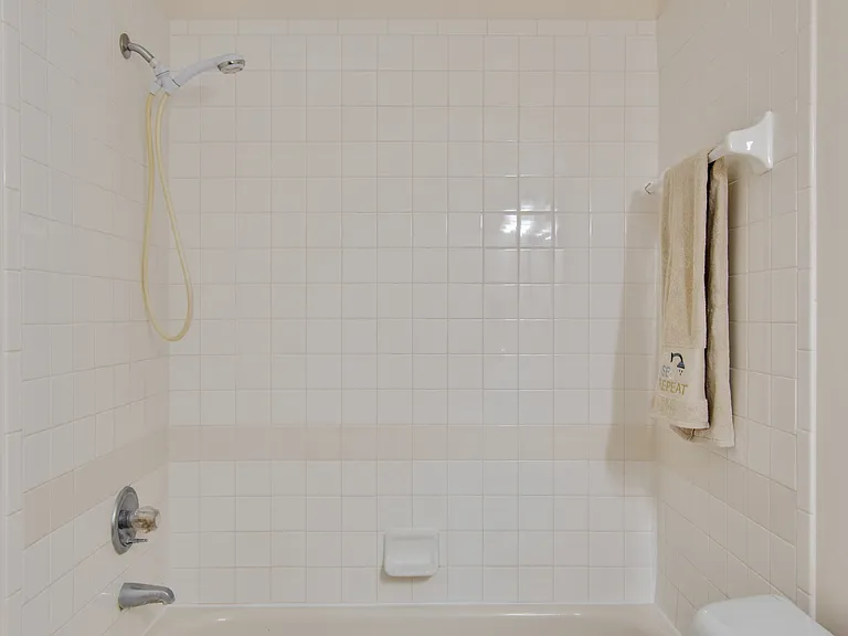 100B Coral Reef Ct N — Photo 23