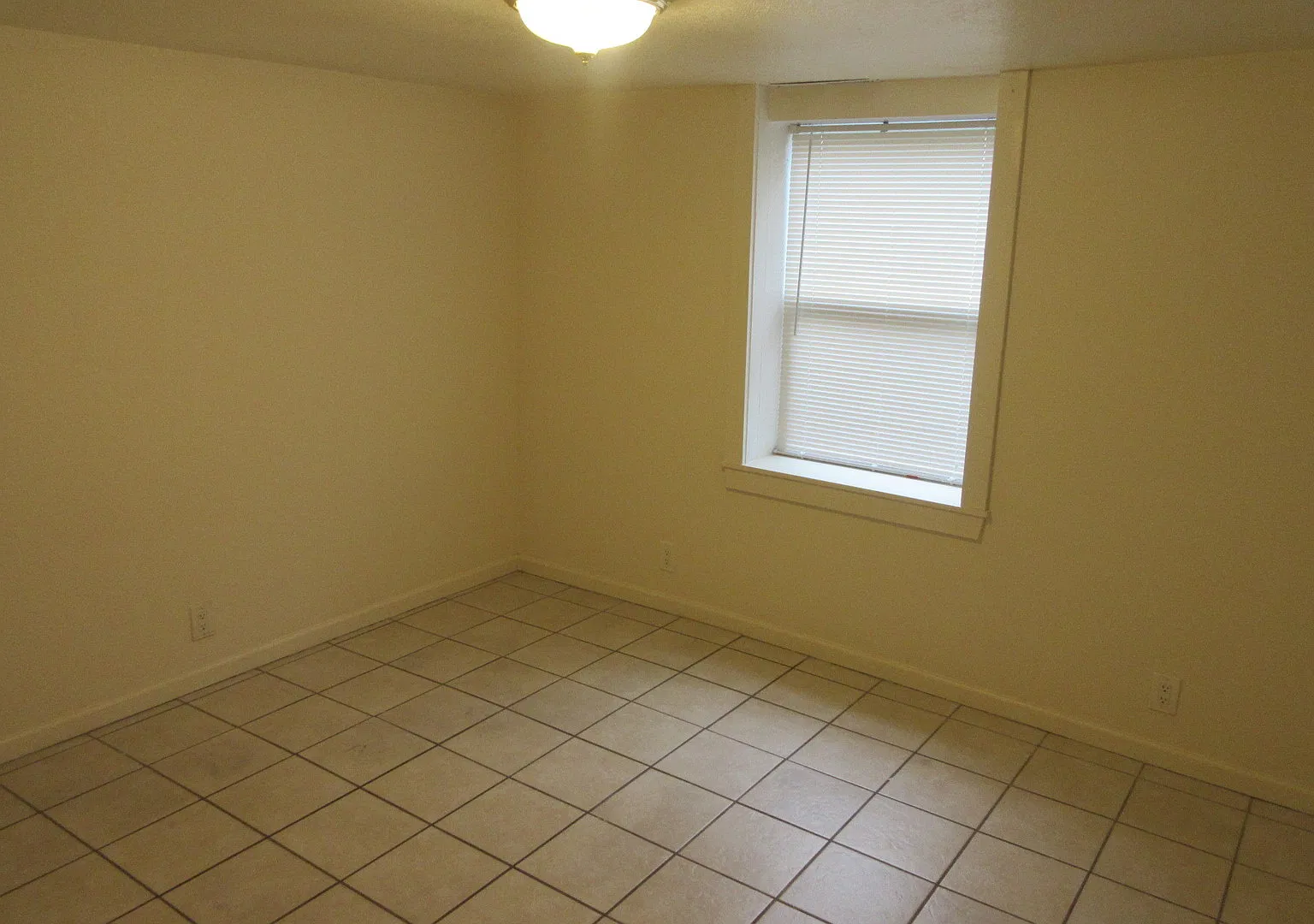1504 Rosemary Ln. — Photo 2