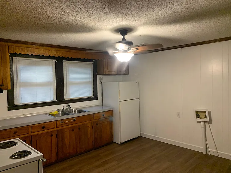 Large Eat in Kitchen with Washer/Dryer hook ups