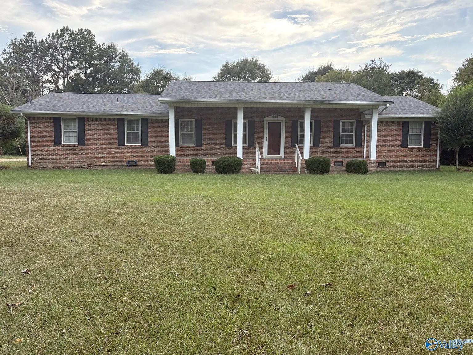 3 bed, 2.0 bath, 1860 sqft, $1,600 — Photo 1