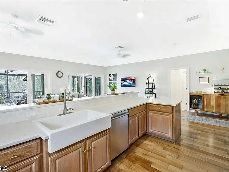 2130 Sunset Cir — Photo 16