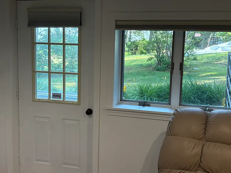 219 Seaside Ave — Photo 4