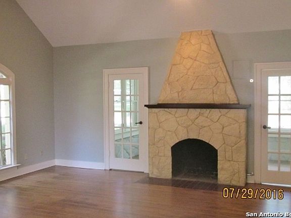 4th image of 202 College Blvd