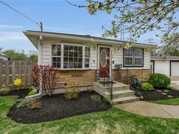 9 Smith Dr, Lackawanna, NY 14218