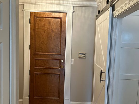 4th image of 810 W Princess Anne Rd APT 303