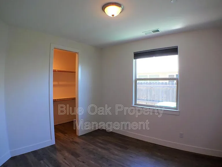 1584 Champlain Way — Photo 12
