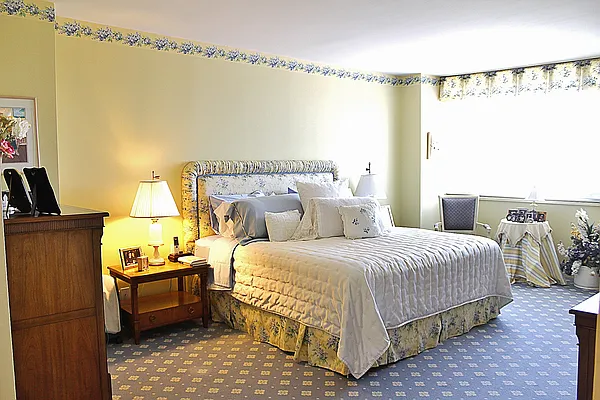 Sold by Charles Greenthal Property Sales | media 28