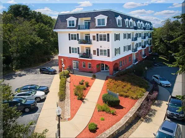 350 Greene St Unit 308, North Andover, MA 01845
