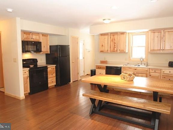 4th image of 135 White Pine Dr