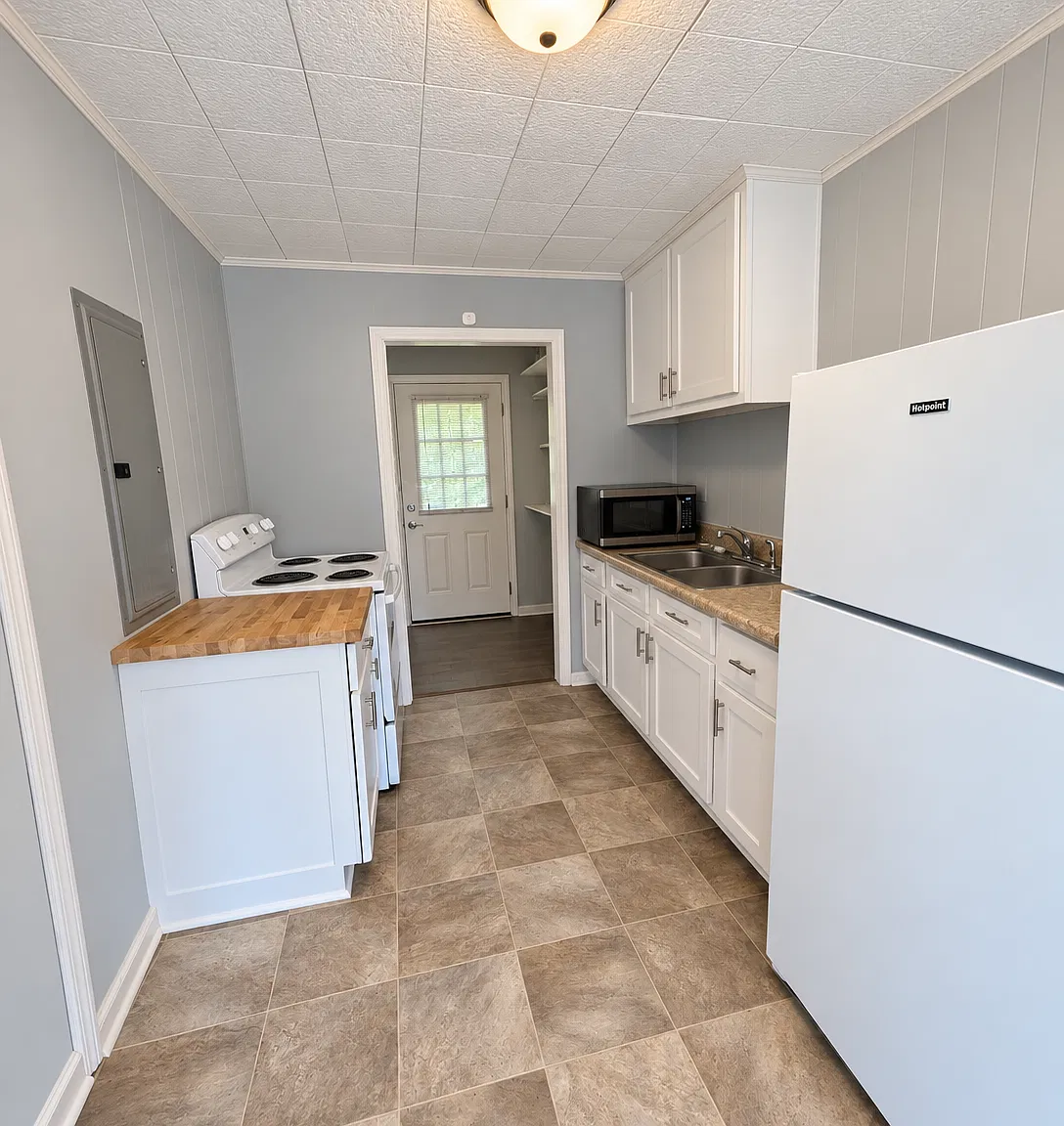 3 bed, 816 sqft, $1,300 — Photo 3