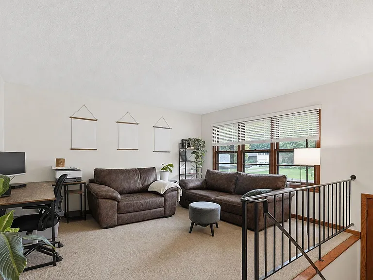 3308 Roosevelt Ct NE — Photo 2