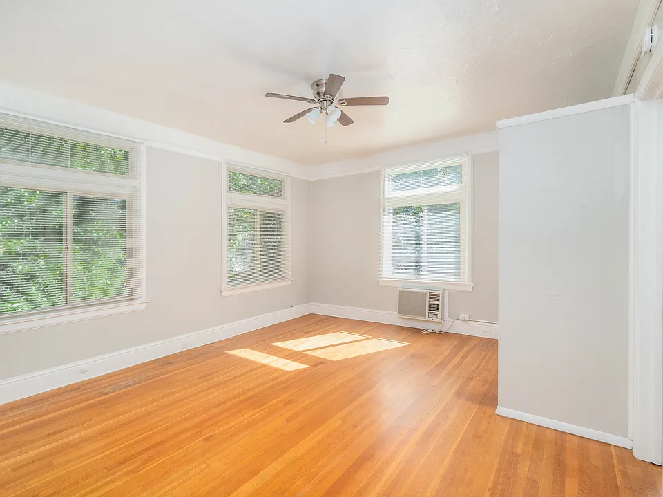 1619 I St #4