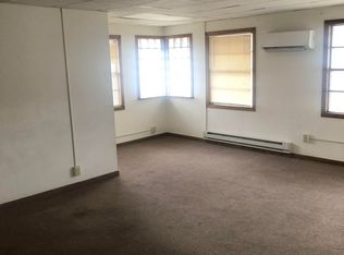 930 W 3rd St, Waterloo, IA 50701