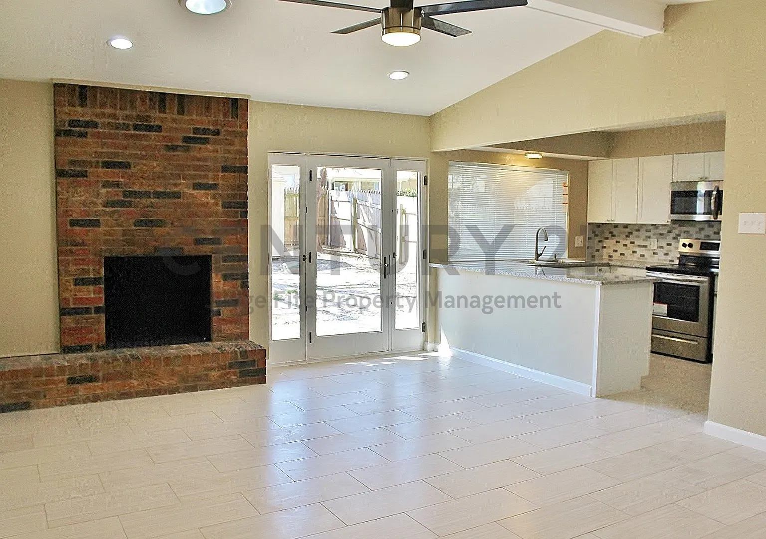 Lovely 3/2/2 in Duncanville For Rent! — Photo 4