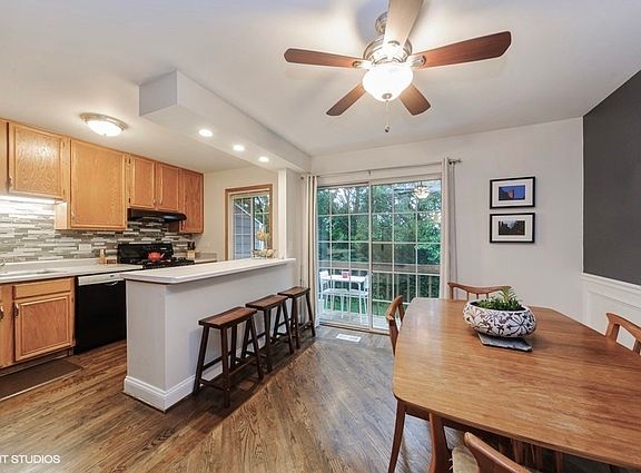5th image of 836 W Saint Johns Pl