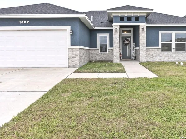 1807 Bay Landing Dr, Portland, TX 78374