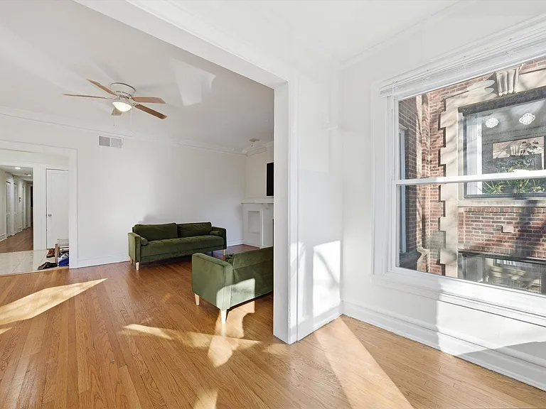 5210 S Ingleside Ave #2 — Photo 4