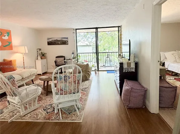 450 Commodore Dr APT 214, Fort Lauderdale, FL 33325