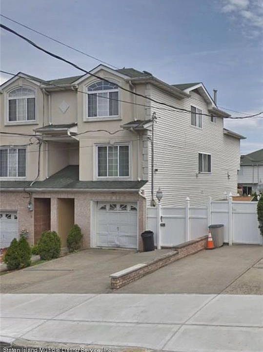 1st image of 8 Townsend Ave