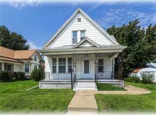 2112 Rockingham Rd, Davenport, IA 52802
