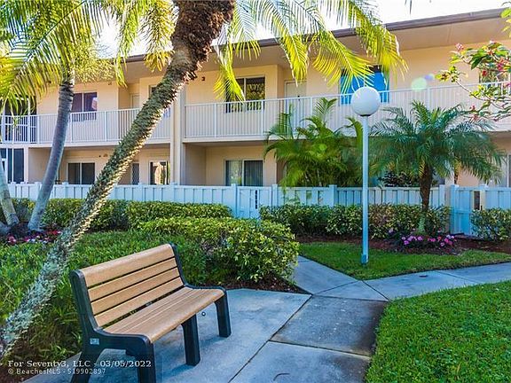 3rd image of 7421 N Devon Dr #7421