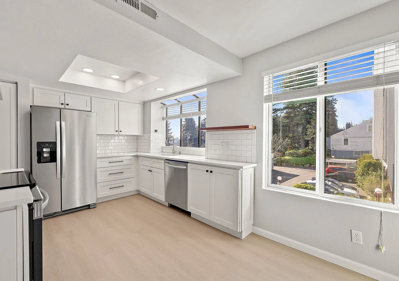 Amazing 2bed/1.5bath Condo Unit with Private Balcony in Meridian Park! — Photo 3