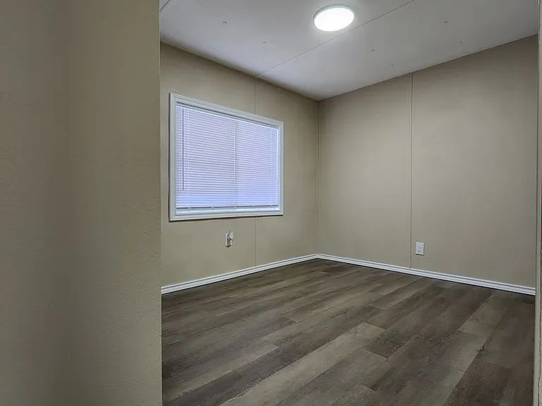 1000 W Seale St — Photo 12